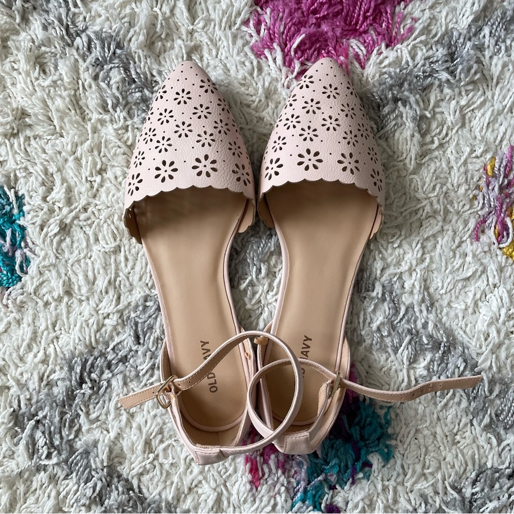 Old Navy Women's Pink Floral Flats - Size 8